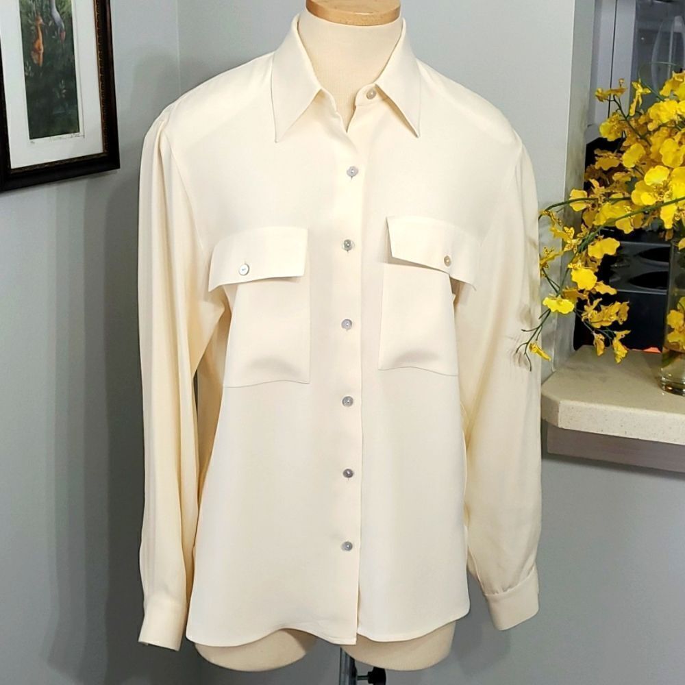 DUE per DUE, 100% silk blouse. Cream color size 4. long‎ sleeves. Elegant.